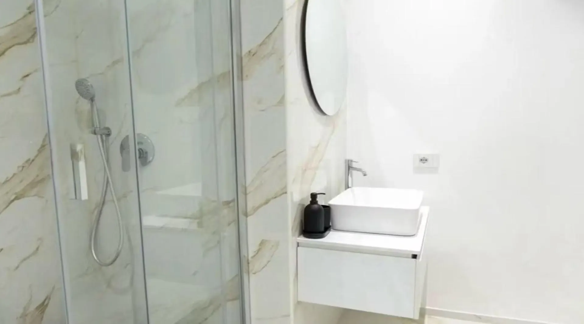 Lejlighed New And Recently Renovated One Bedroom - Checkprofile Rom